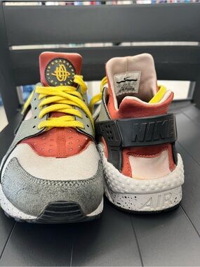 Nike Men’s size 9.5 Multicolor Huarache-Sneakers - Red, Gray, Yellow
